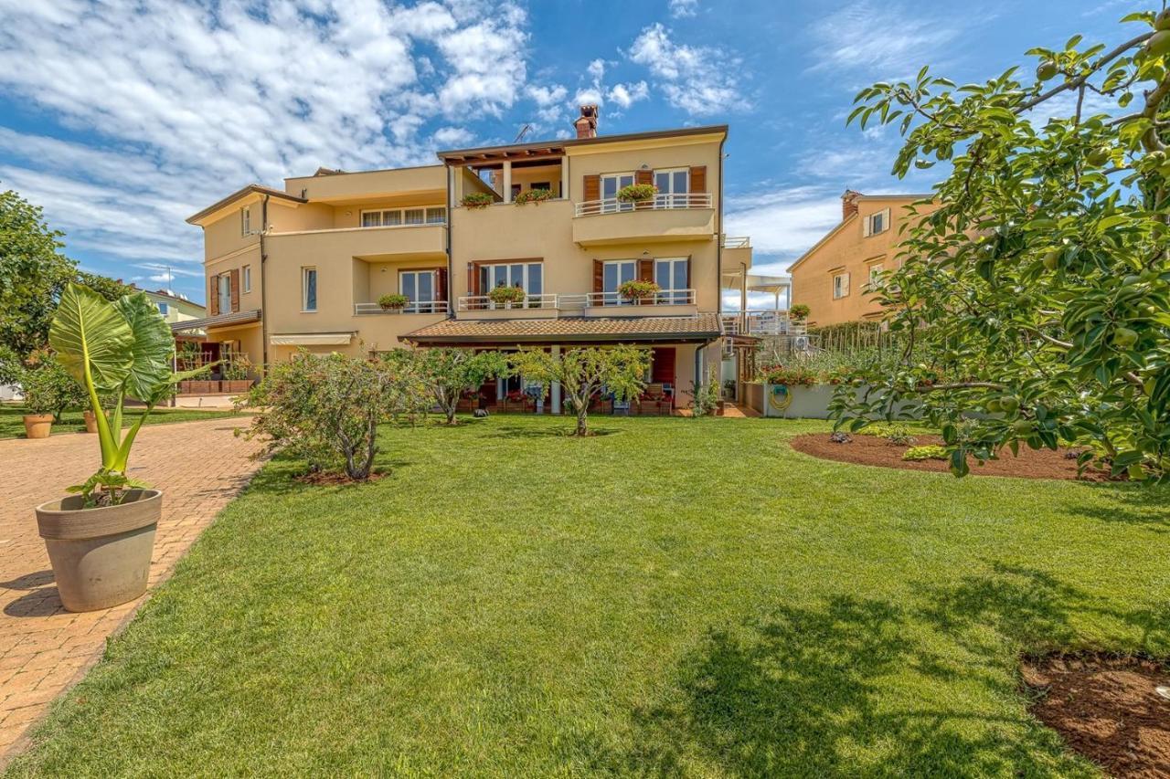 Apartment Complex Irena With Pool Poreč Zewnętrze zdjęcie