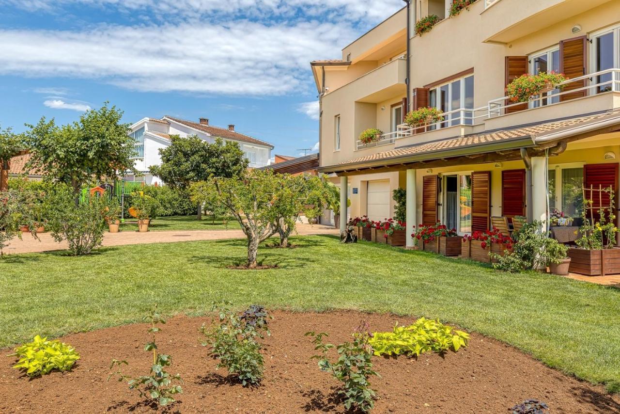 Apartment Complex Irena With Pool Poreč Zewnętrze zdjęcie