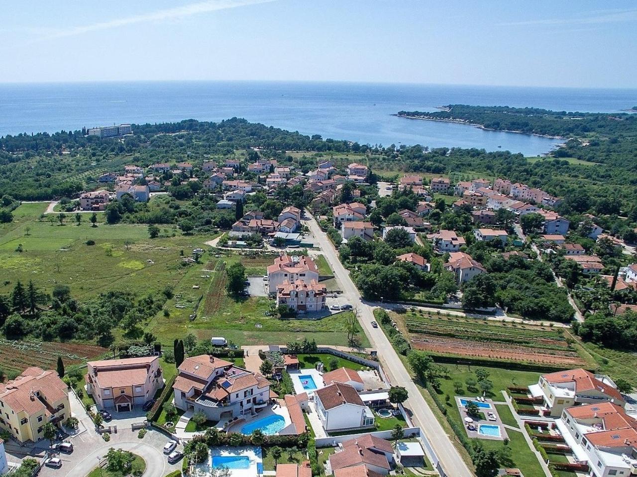 Apartment Complex Irena With Pool Poreč Zewnętrze zdjęcie